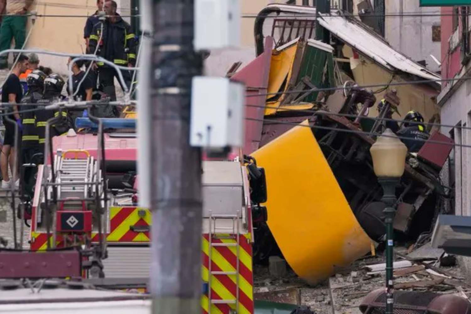 Gloria Funicular derailed