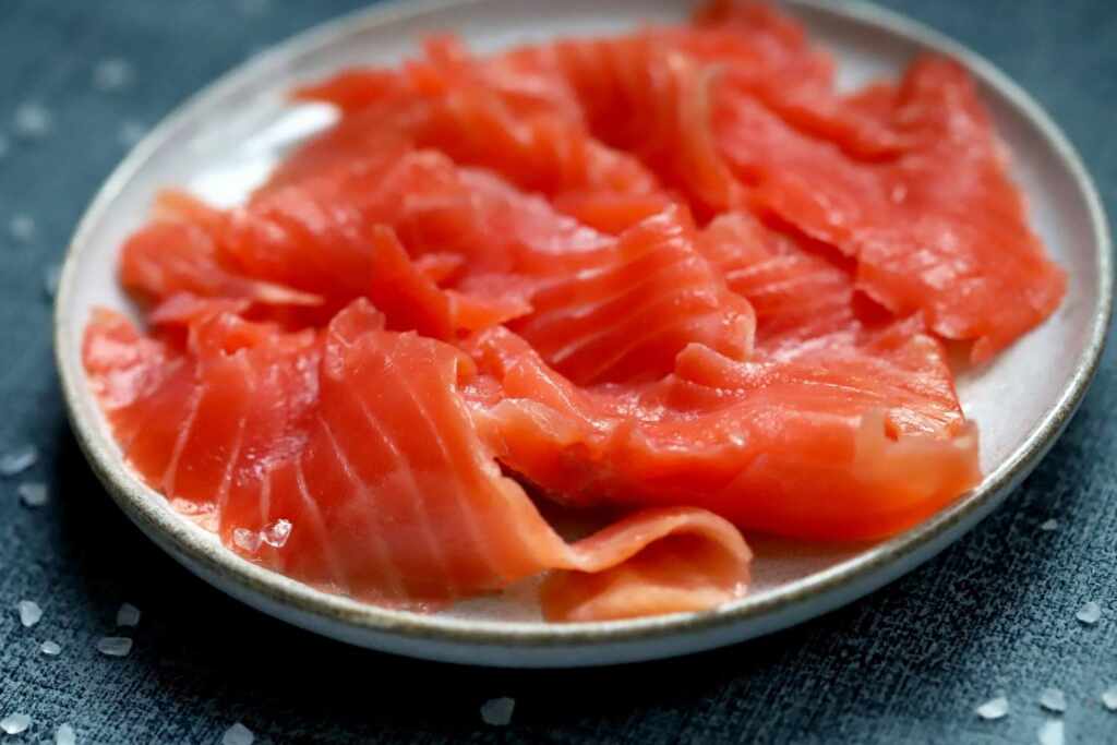 Smoked salmon: EU Court backs producers, removes 96-hour cooling rule – but are there risks?